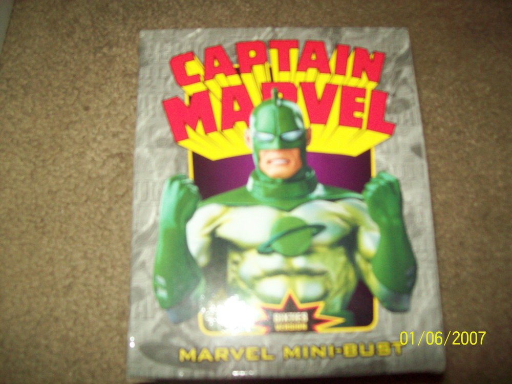 CAPTAIN MARVEL  MINI-BUST (SIXTIES VERSION)
