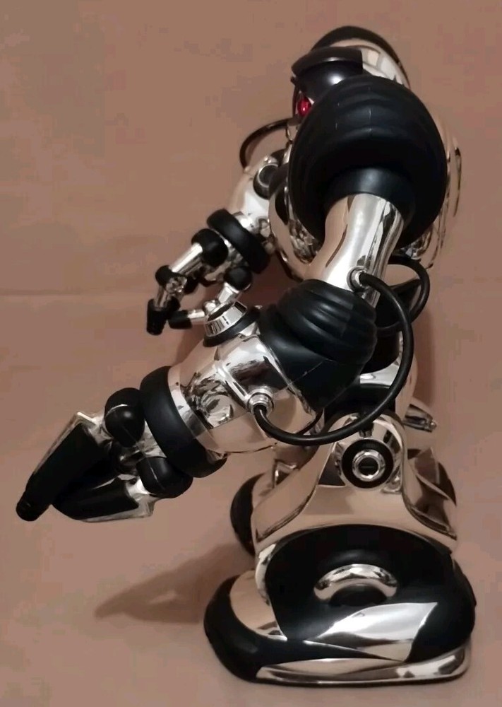 2004 WOWWEE ROBOSAPIEN Chrome Silver Robot w/ Remote Control ~ WORKS GREAT!