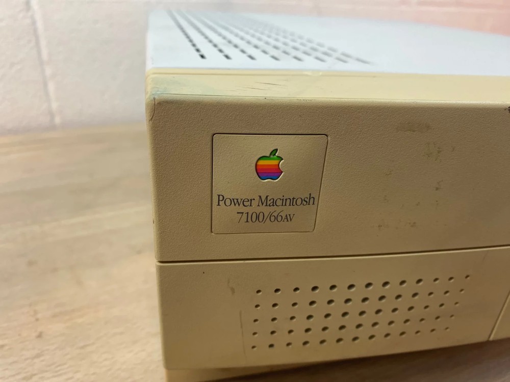 Apple Power Macintosh 7100/66AV M2391 - Untested - Powers On