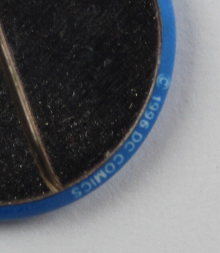 1996 DC COMICS LOGO Bage 1.2" (3 cm.) in Diameter VG Condition Superheroes