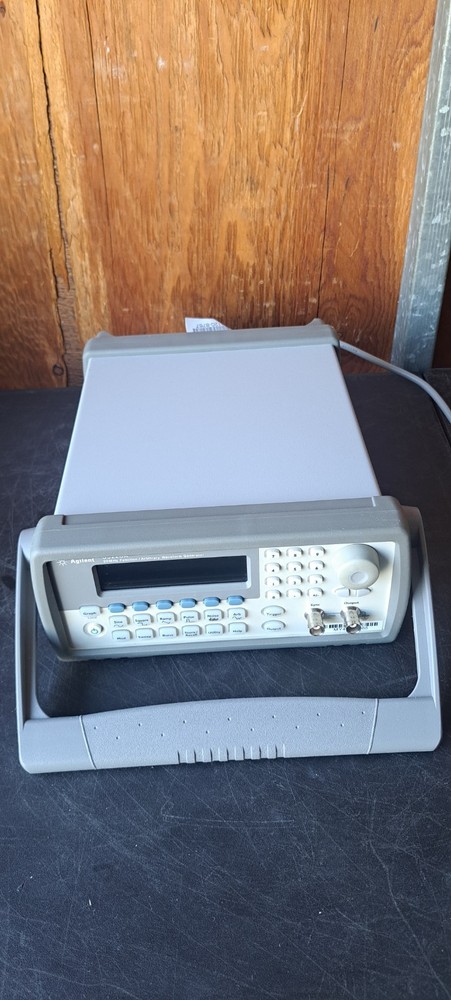 Agilent Keysight 33220A 20MHz Function Waveform Generator