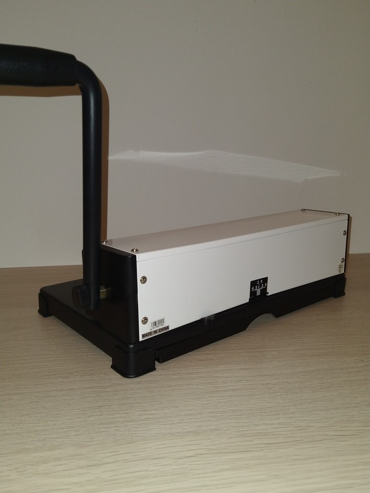 Rayson PT1202 Binding Machine 3:1 Pitch 32-Holes Punch 12 Sheets