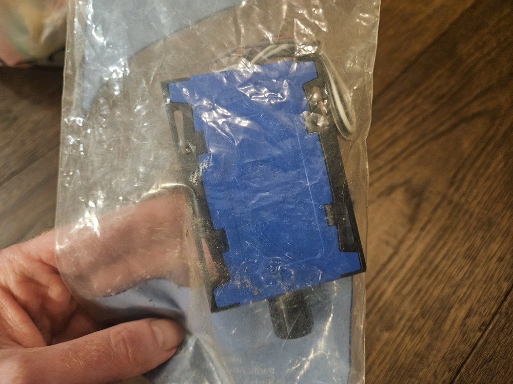 Pac LC-2 In-Dash/Under Dash Mountable Line Output Converter W/ Volume Control