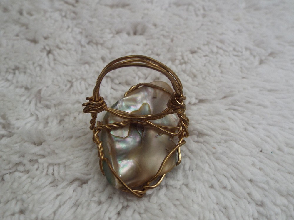 Handcrafted Brass Wire Green Abalone Shell Ring ~ Size 8 (J21)
