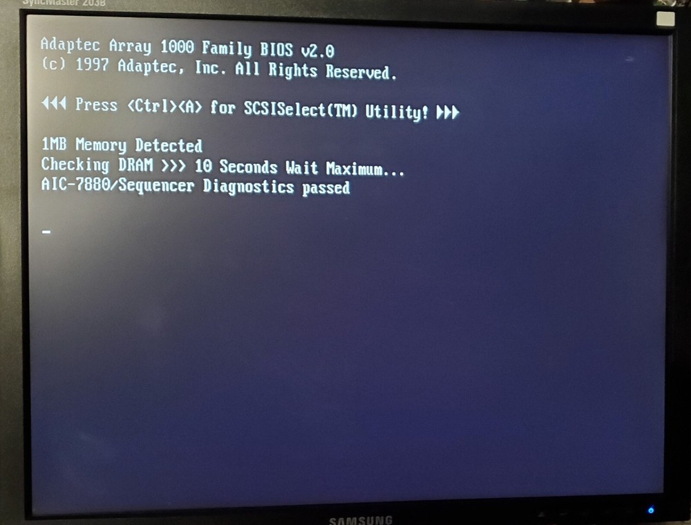 ADAPTEC AAA-132/133 PCI RAID Controller 1651606-00--POWERS UP--