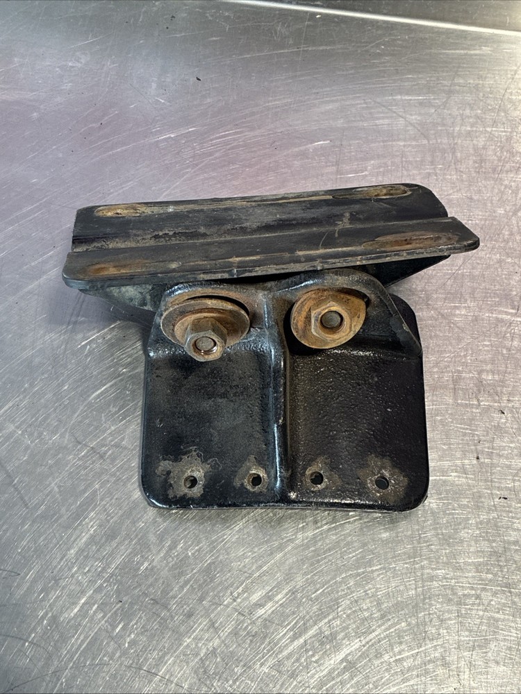 FREIGHTLINER BRACKET - UPPER EXHAUST SUPPORT, CAB MOUNTED, RH