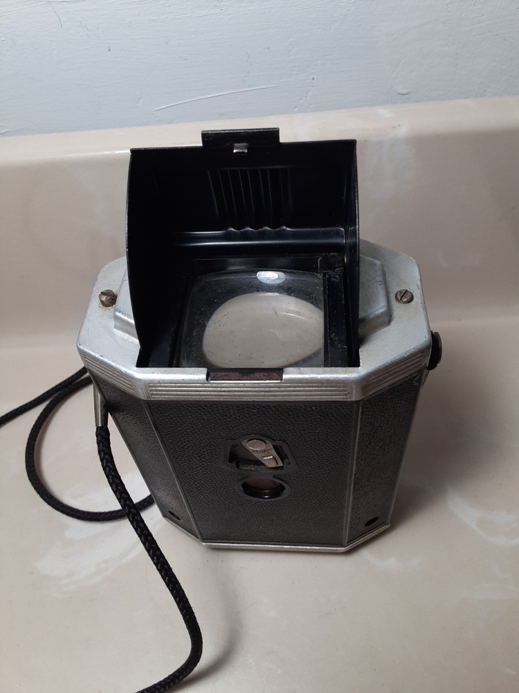 Kodak Brownie Reflex Synchro Model Camera UNTESTED w/ neck strap no flash attach
