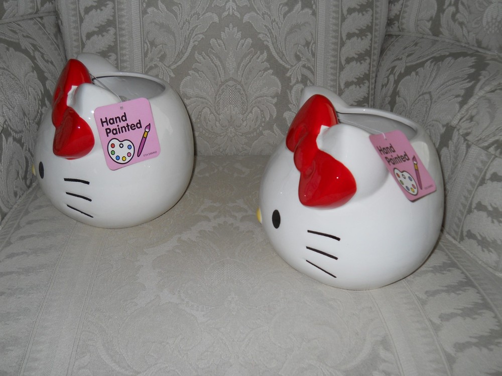 Hello Kitty Planters White with Red bow Very Good condition