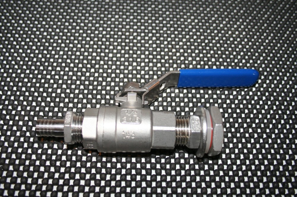 1/2" Weldless Bulkhead w/ 316 Full Port Stainless Steel Ball Valve And !/2" Barb