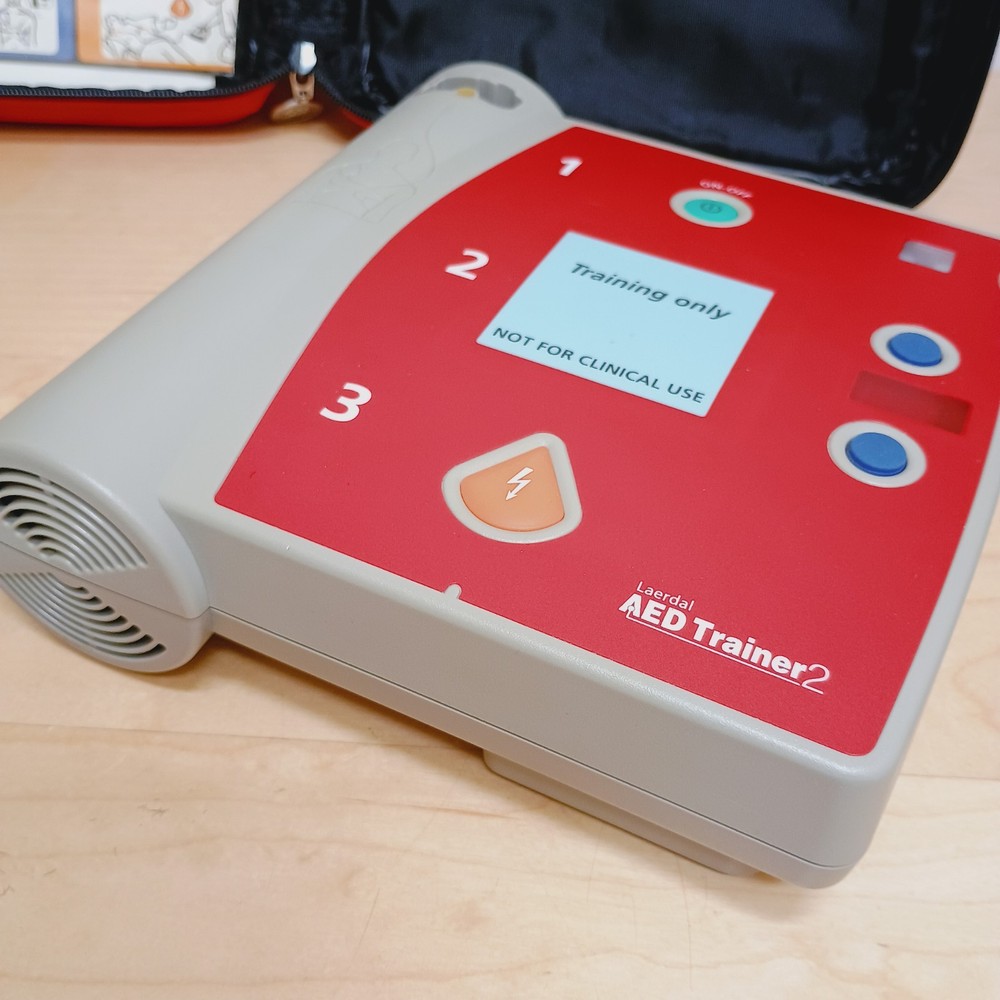 LAERDAL AED Trainer 2 w/ Philips Training Pads