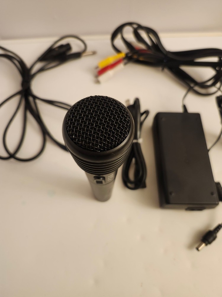 Dynamic Karaoke Vocal Wired Handheld Microphone Mic FM Receiver System