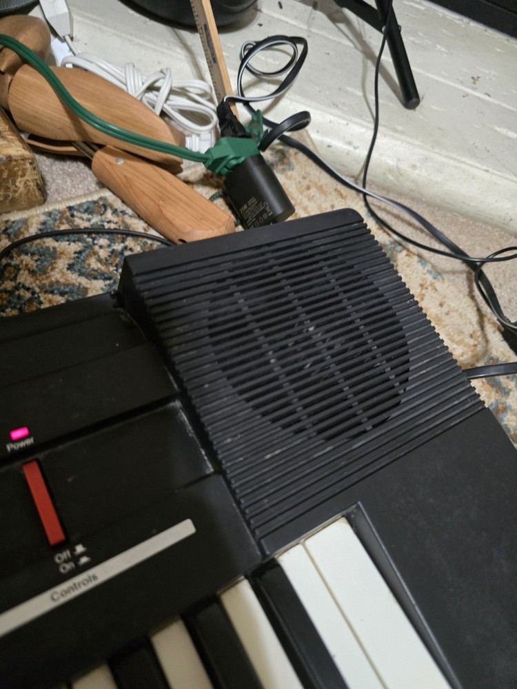 Lowrey Micro Genie V -60 Keyboard READ