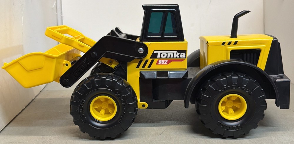 Tonka Steel Classics Front Loader 952 2020 Great Condition