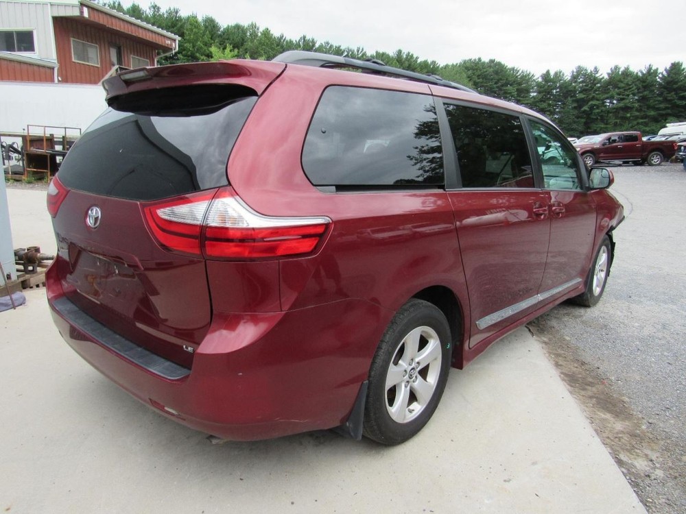 SIENNA 2018 Glove Box 1064389
