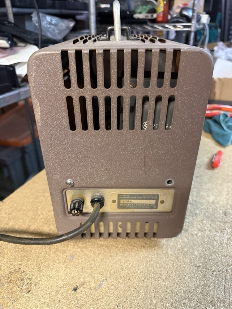 Hewlett Packard hp Model 200 CD Wide Range Oscillator Vintage Powers On