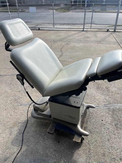 Midmark 230 Power Exam Table