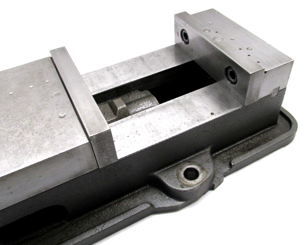 KURT ANGLOCK 6" MILLING MACHINE VISE w/ JAWS - #D60