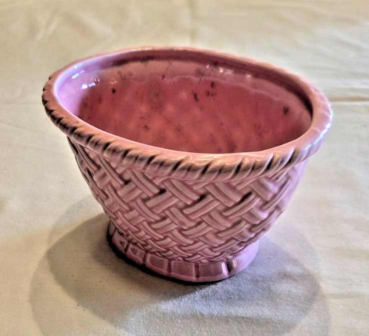 Basketweave Pattern Planter/Vase Pink