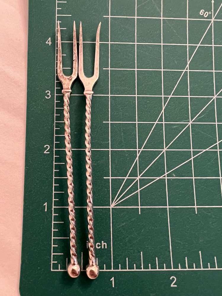 Vintage 2 Pickle Olive Forks 800 Silver Twisted Rope
