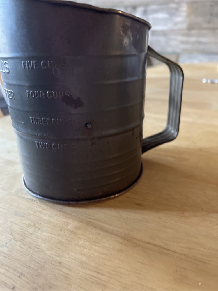 Vintage Bromwell’s Measuring Sifter 5 Cup - Preowned