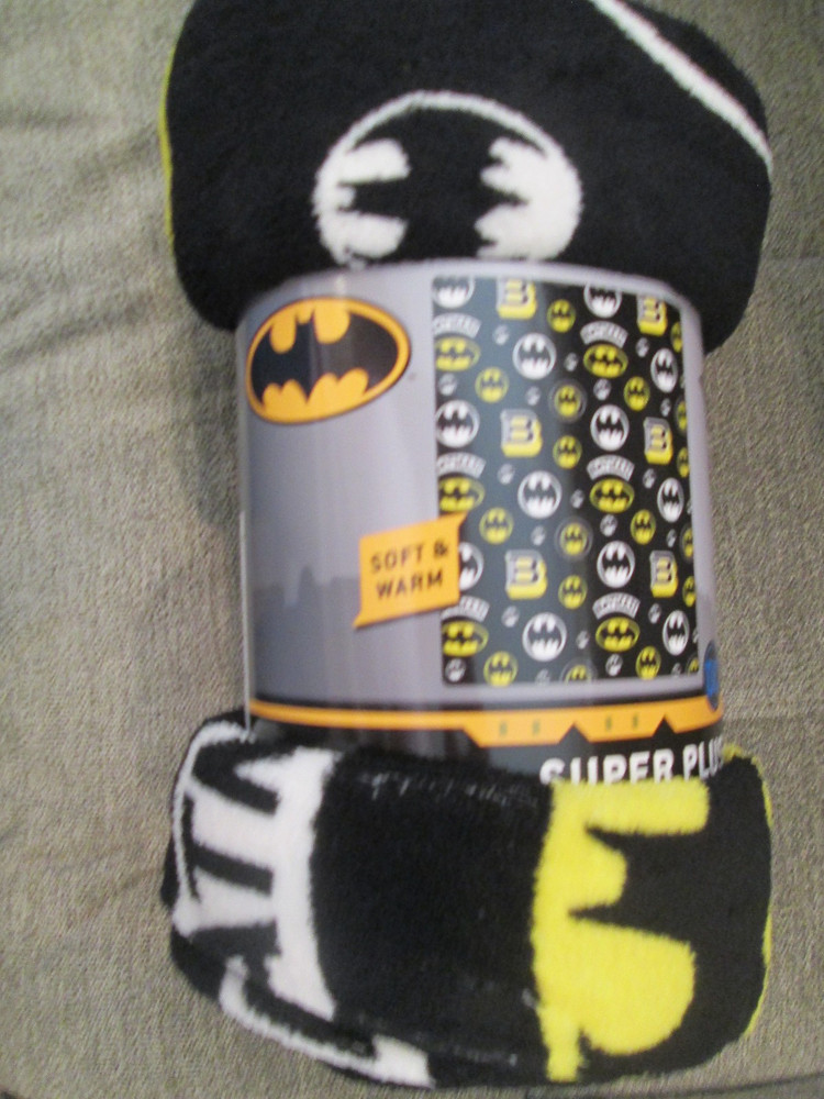 BATMAN Soft Plush Throw Blanket 46"'x60" - 100% Polyester - Retired