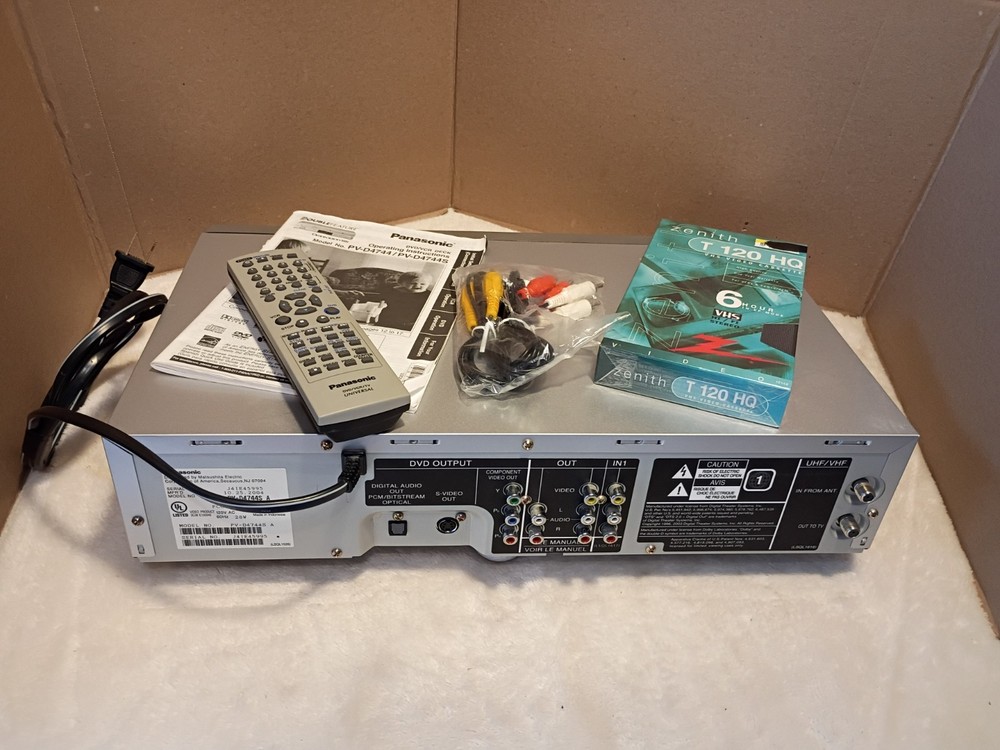 Panasonic PVD4744S Progressive Scan DVD/VCR Player, Bundle ✓