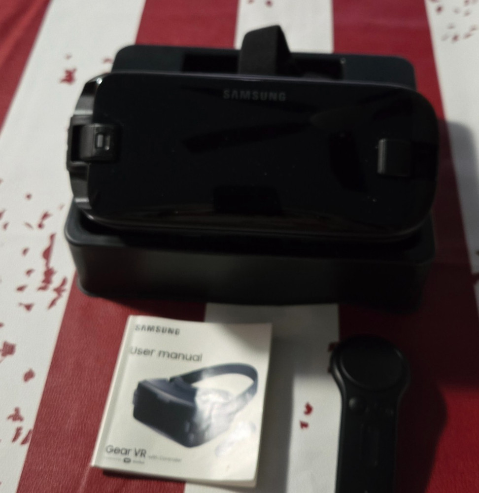 SAMSUNG GEAR VR with CONTROLLER