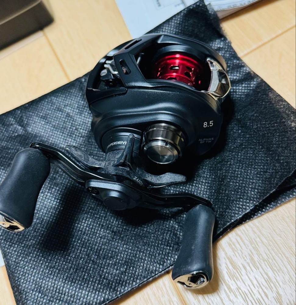 Daiwa 25 ALPHAS BF TW 8.5L left 36755