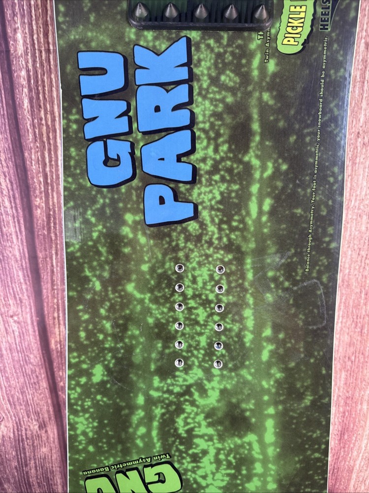 GNU Park Pickle snowboard 156w Great Condition
