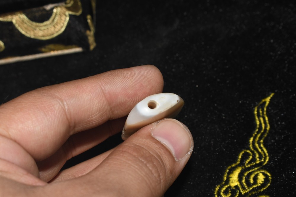 Big Ancient Central Asian Bactrian Agate Stone Bead in good Condition