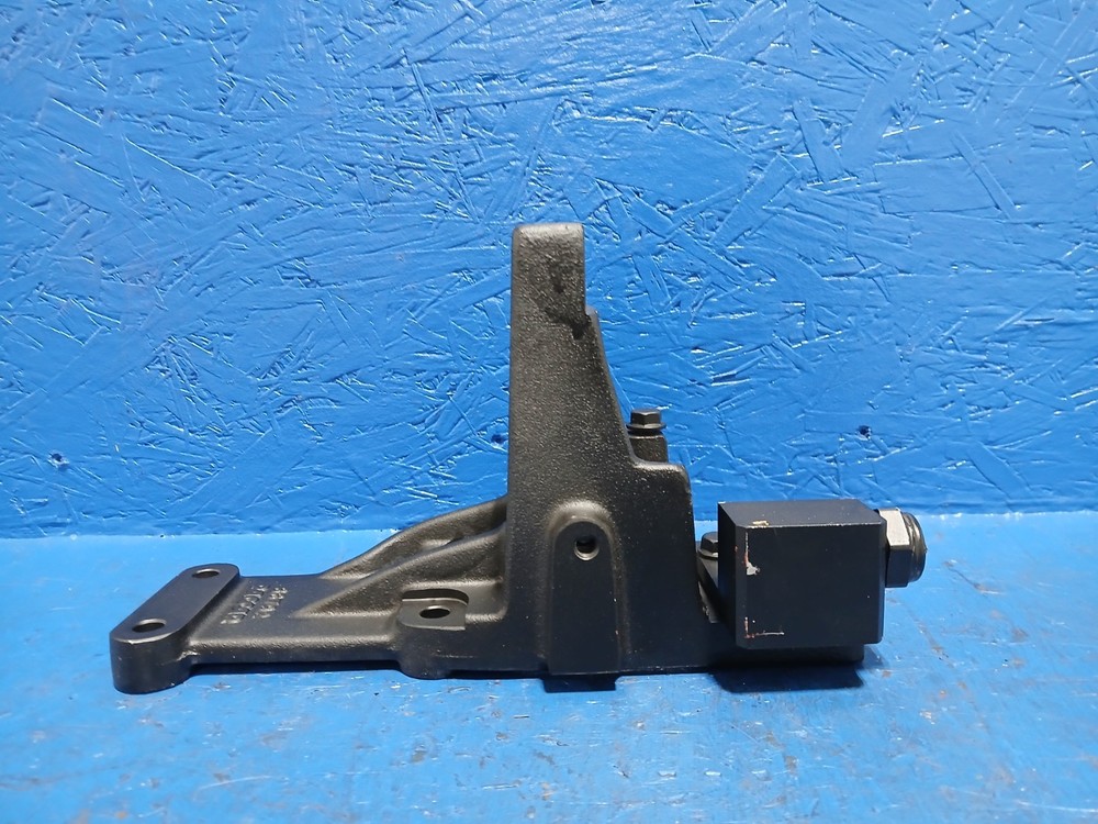 PACCAR MX13 ENGINE BRACKET D09611 / 86792 / 1828531 - 51982