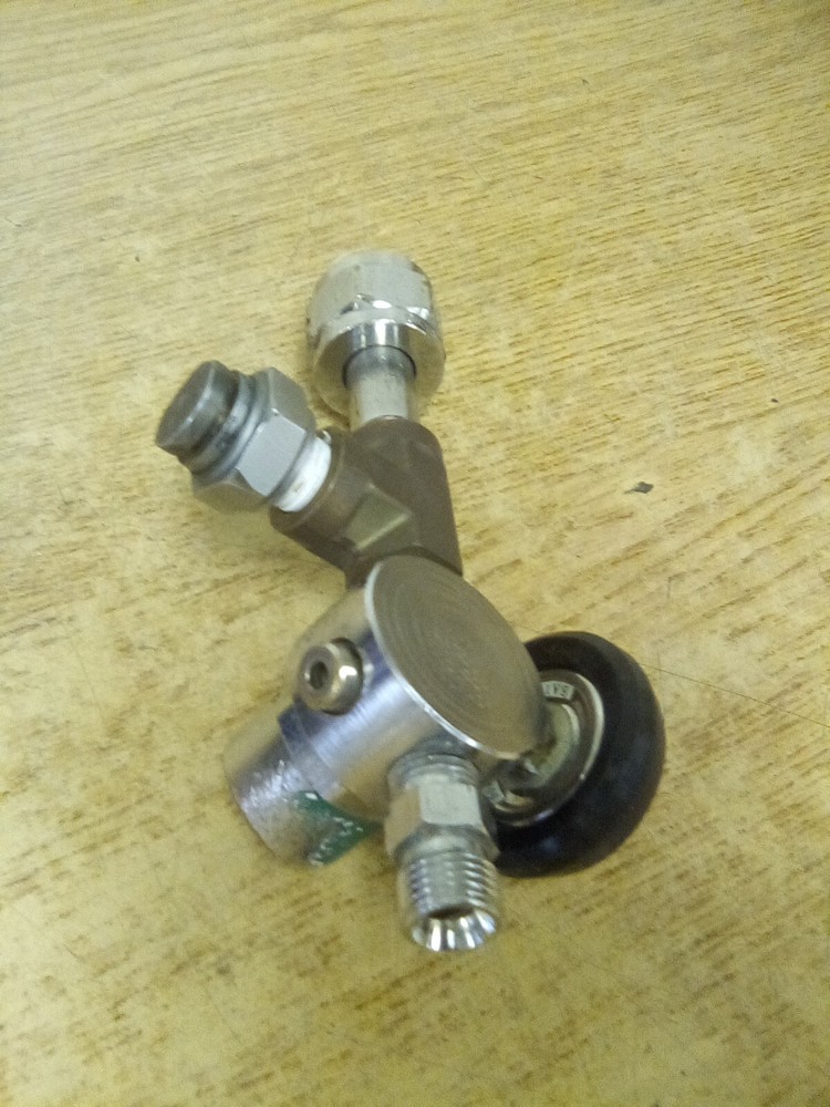 Oxygen Regulator HMG-DSN 3000 PSIG