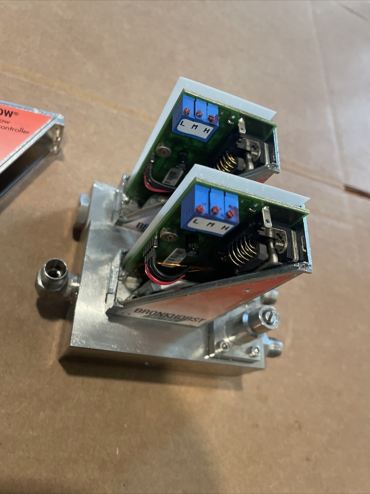 BRONKHORST MASS FLOW METER/CONTROLLER N2 50LN/MIN A15