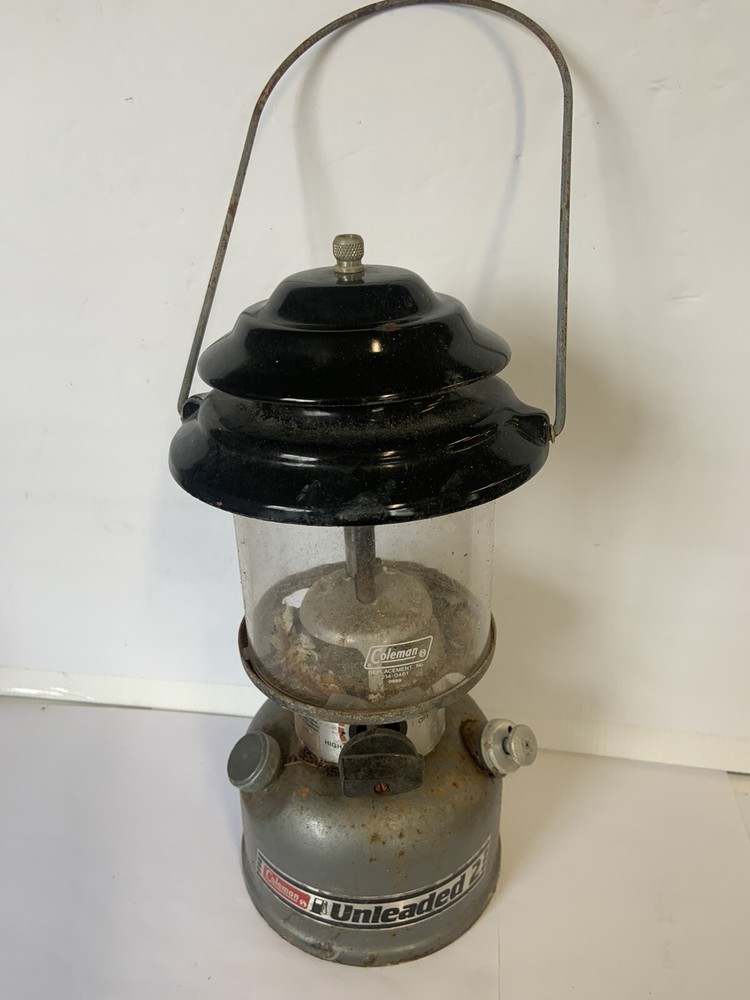 Vintage Coleman Two Mantle Unleaded 2 Lantern Model