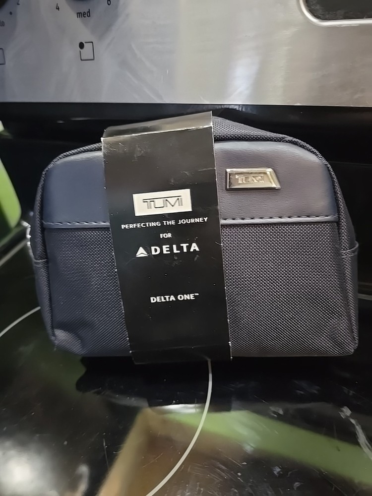 Tumi Amenity Toiletry Case Zippered Soft Shell Black Nylon Delta One New