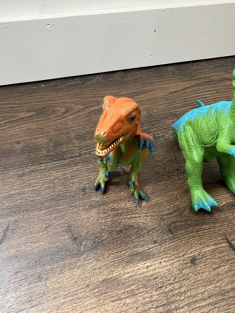 Dinosaur Toy LOT (4)