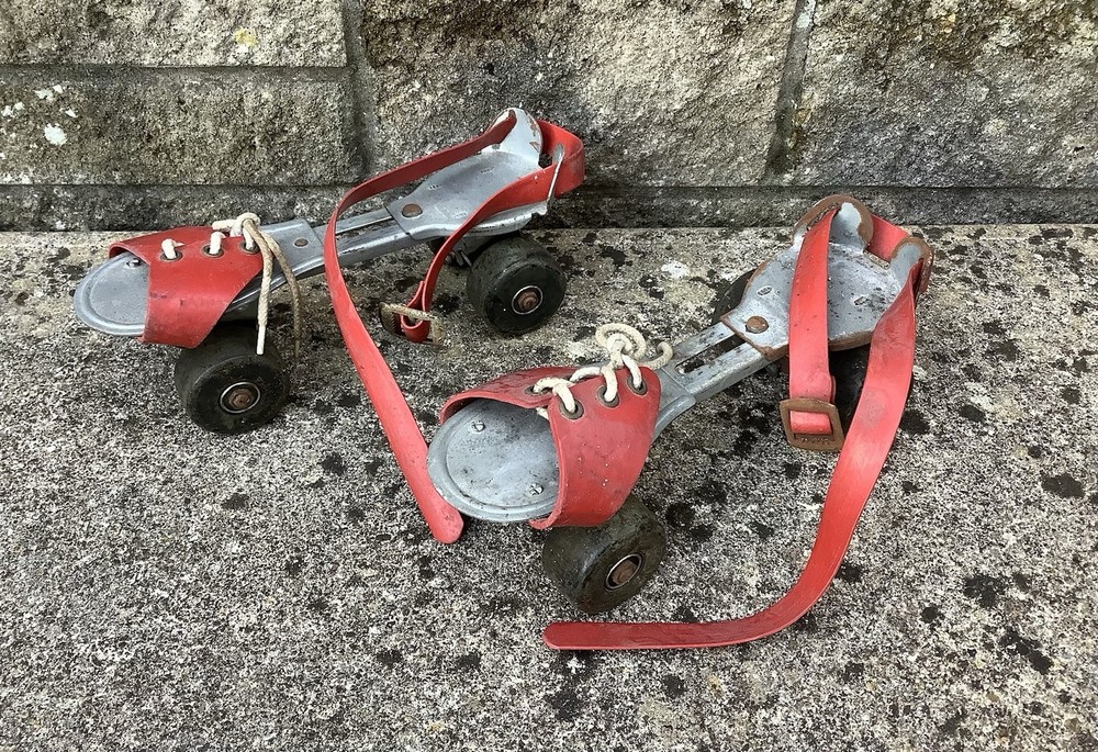 VINTAGE METAL ADJUSTABLE ROLLER SKATES ~ DISPLAY PROP