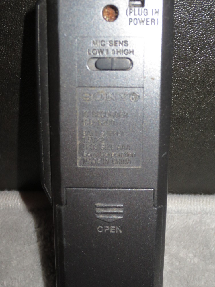 Sony Hand Held Voice Recorder Model ICD-B200 - Tested & Works
