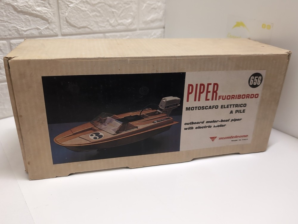 Monteleone 656 Piper Outboard