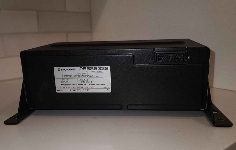 2000 C5 Corvette Pioneer 12-Disc CD Player
