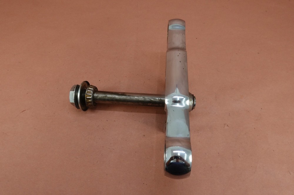 2001-2005 Harley Davidson Softail Deuce FXSTDI Triple Tree Lower Clamp Stem
