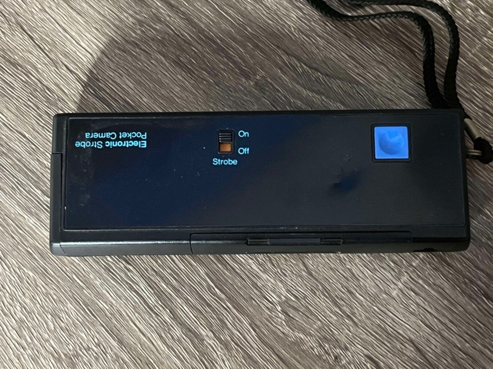 JCPENNY ELECTRONIC STROBE POCKET CAMERA MODEL 620-0082