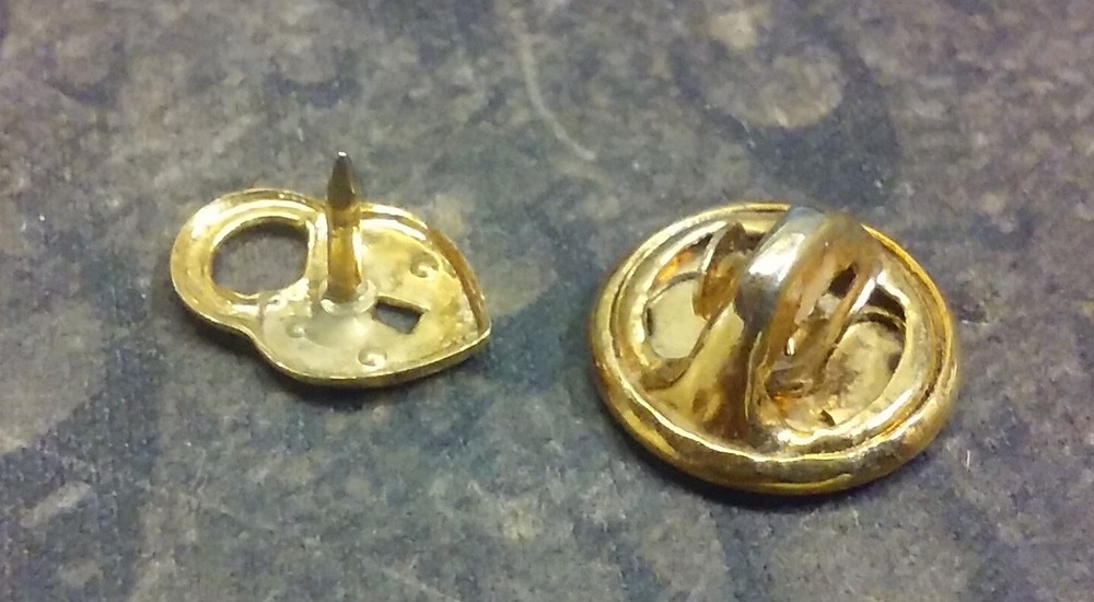 Heart Pad Lock pin badge