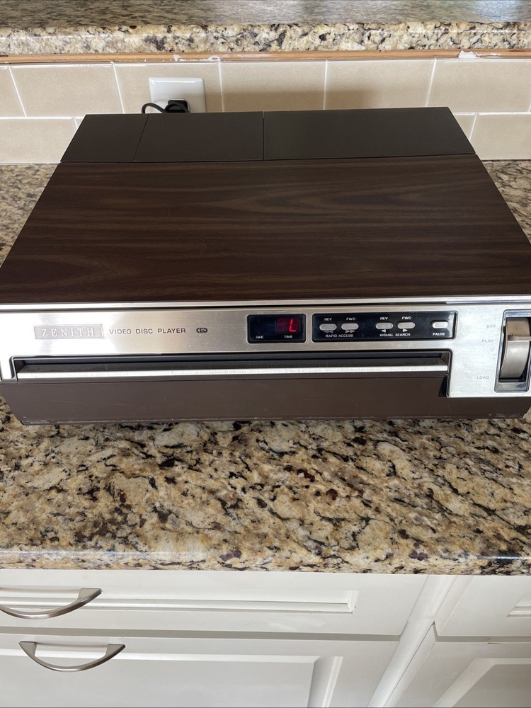 Zenith Stereo Video Disc Player Model VP2000- Powers On, No Further Testing