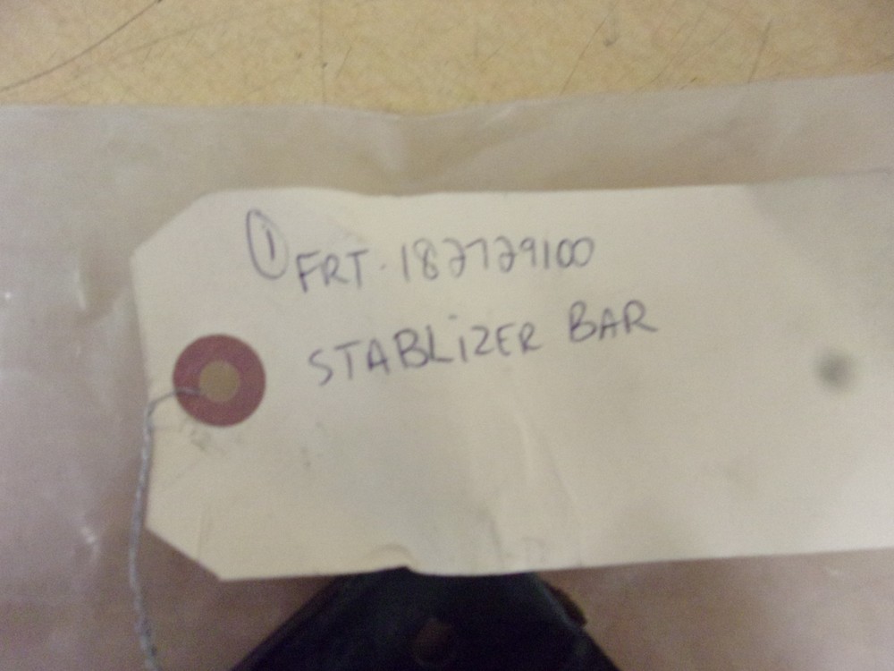 NEW Front Stabilizer Bar Bracket 182729100 *FREE SHIPPING*