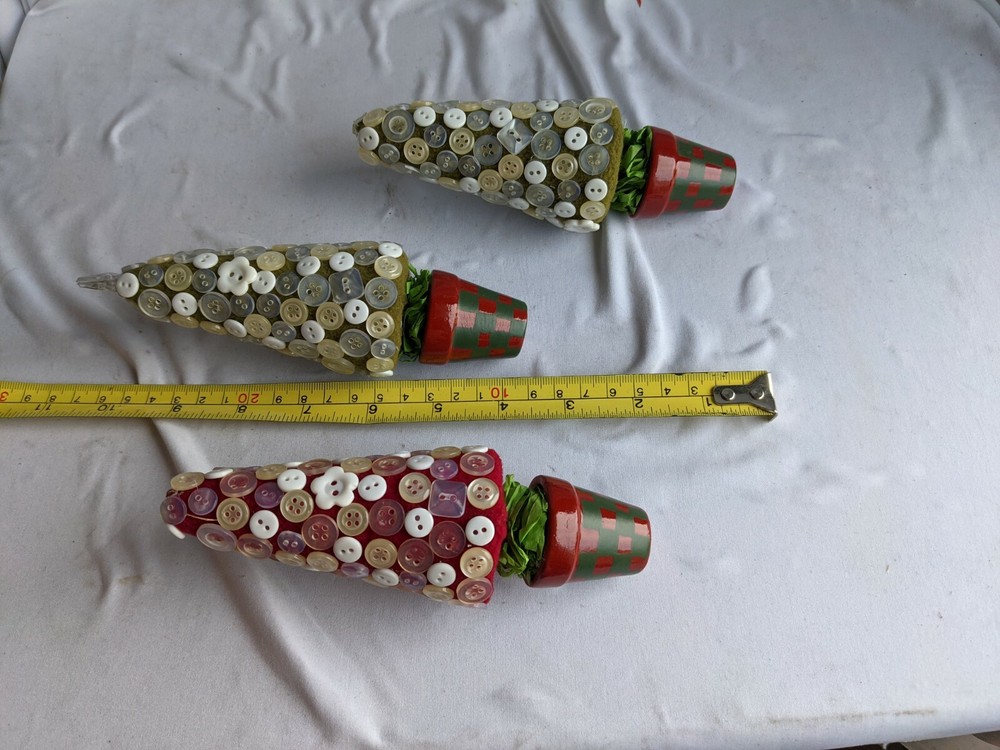CHRISTMAS BUTTON TREE PIN CUSHION LOT. RED, GREEN DECORATIVE, FUNCTIONAL
