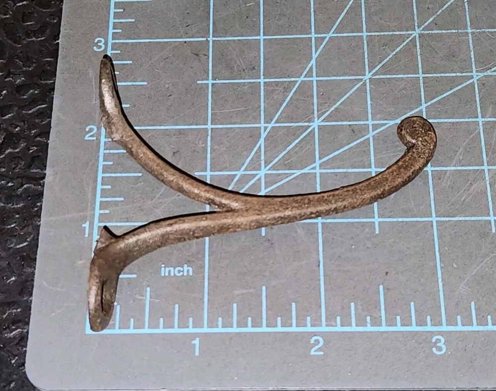 Antique Cast Iron Scroll Tip Small Single Coat Hat Hook - gwW