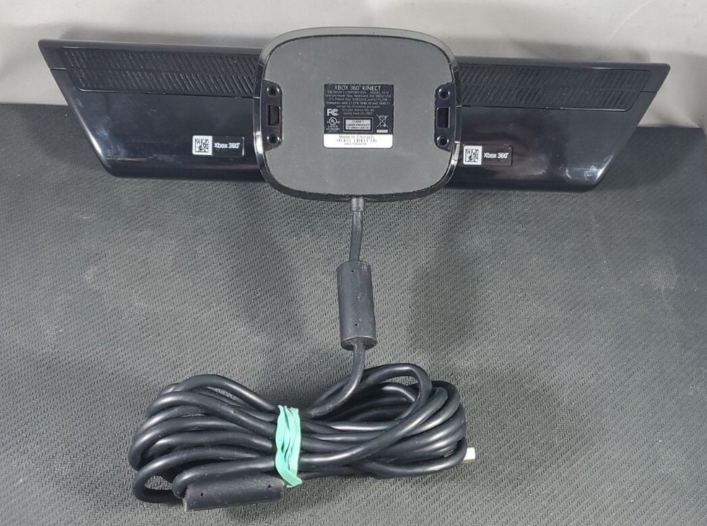 Xbox 360 Kinect Bundle: Sensor Bar, Kinectimals & Kinect Adventures, Tested #1