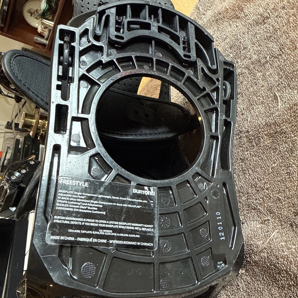 Burton Freestyle Bindings Size Large With Discs - Black