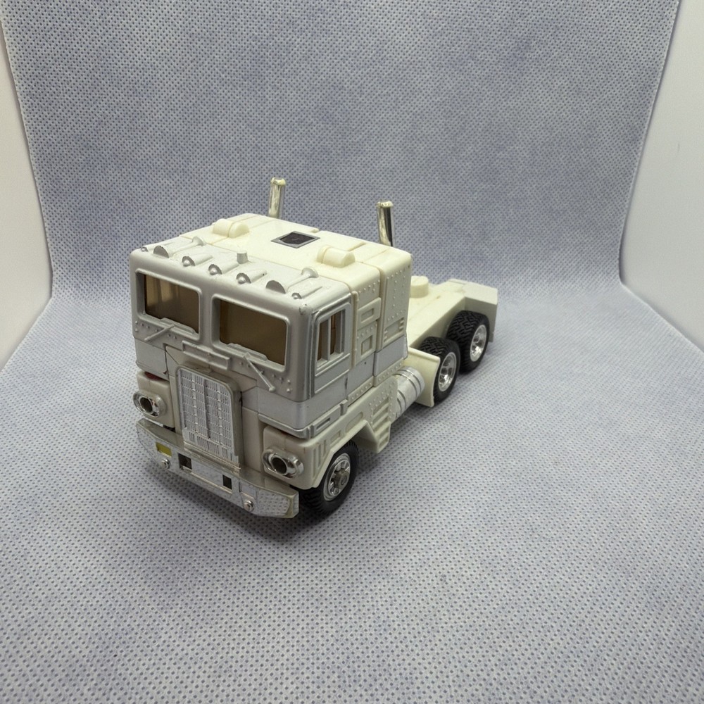 1986 Transformers G1 Ultra Magnus Action Figure [Cab Only, Vintage]